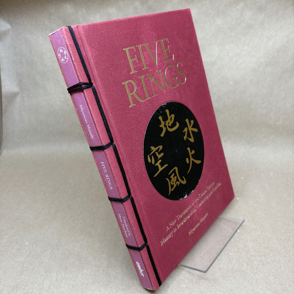 Five Rings: A New Translation of the Classic Text on Mastery in Swordsmanship, Leadership and Conflict (Chinese Bound Classics)