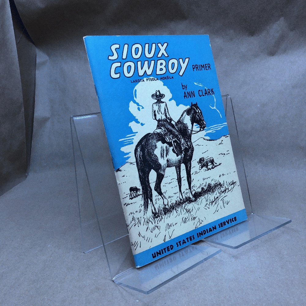 Sioux cowboy, primer : Lak'ota pte'ole hoksila, wayawapi t'okahe (Indian life readers, Sioux series)