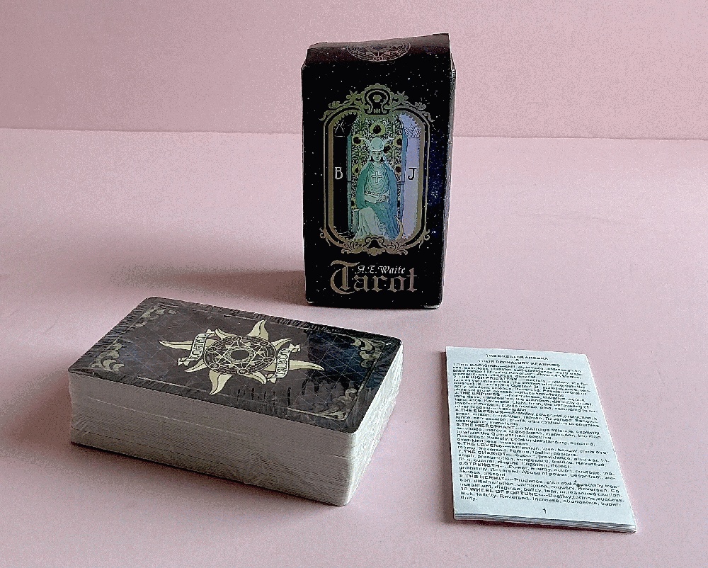 Smoostart 78 Tarot Cards with Guidebook, Holographic Tarot Cards Deck Future Telling Game with Colorful Box