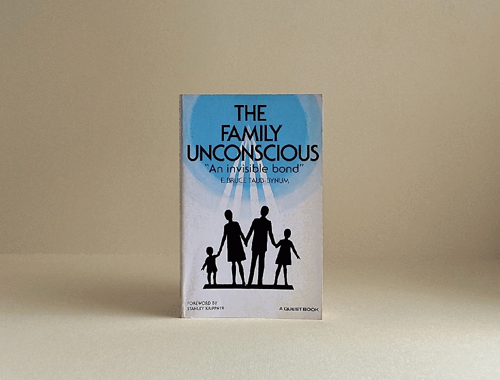 The Family Unconscious: An Invisible Bond (Quest Book)